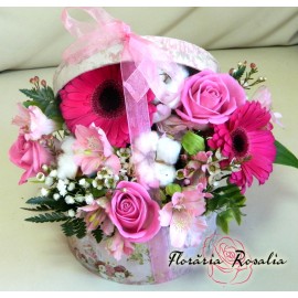 Cutie rotunda cu flori roz