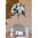 Aranjament elegant cu flori albe