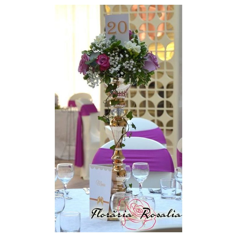 Aranjament cu flori mov