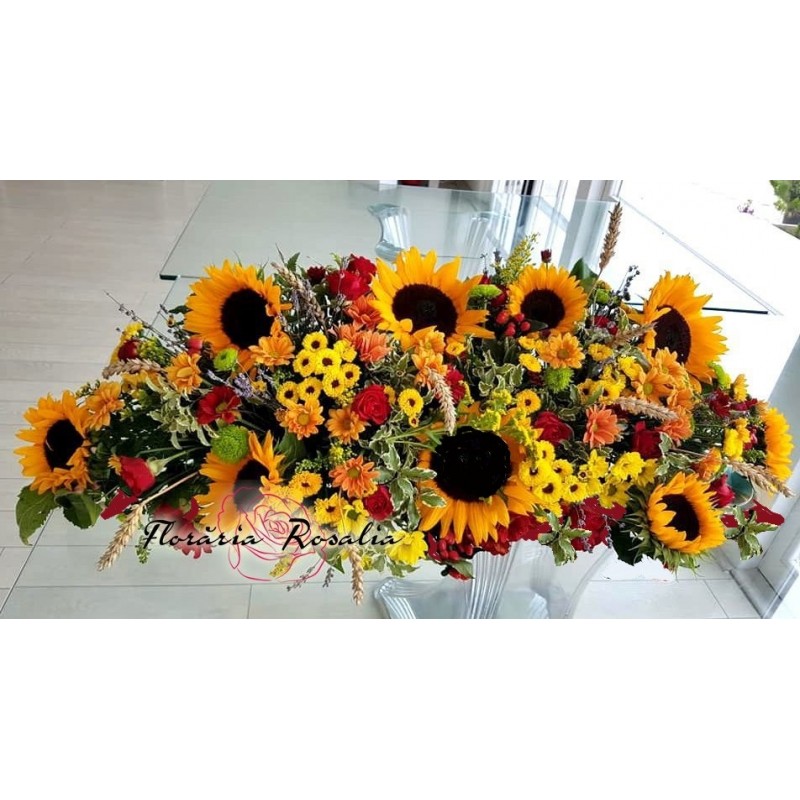 Aranjament cu floarea soarelui si miniroze