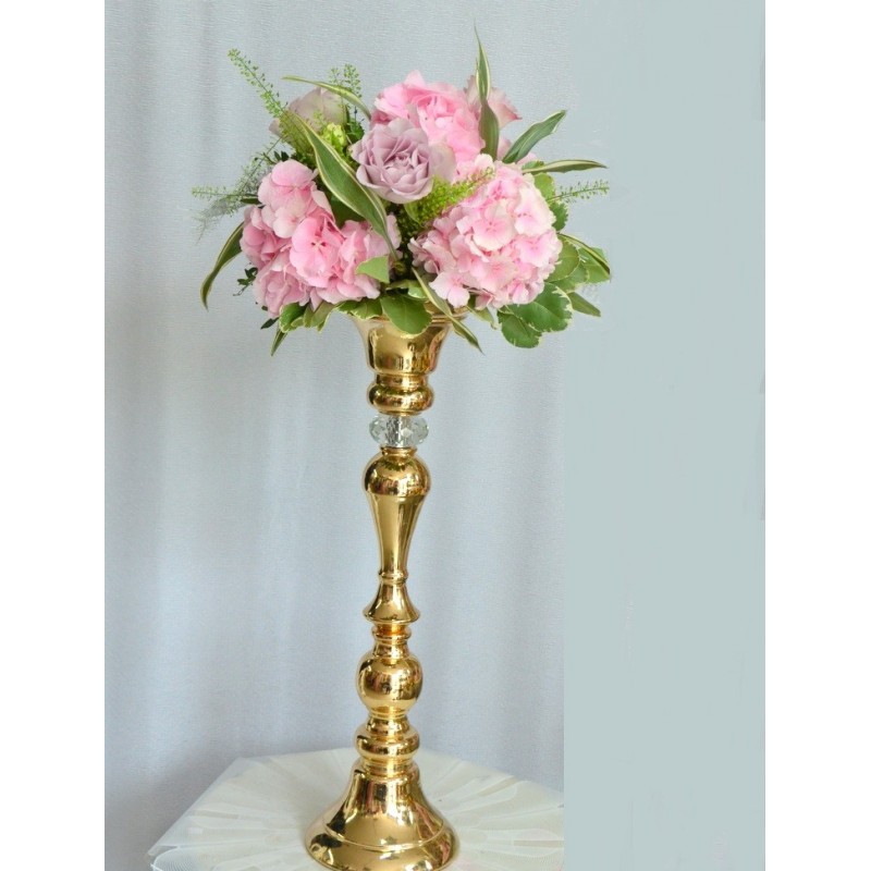 Aranjameny cu hortensii roz si trandafiri