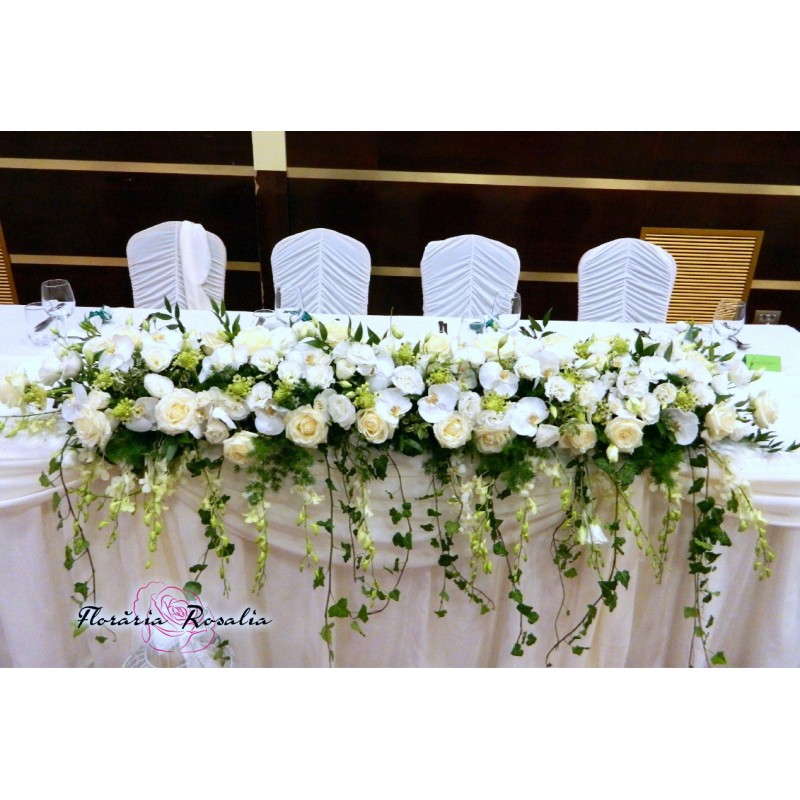 Aranjament prezidiu cu flori albe