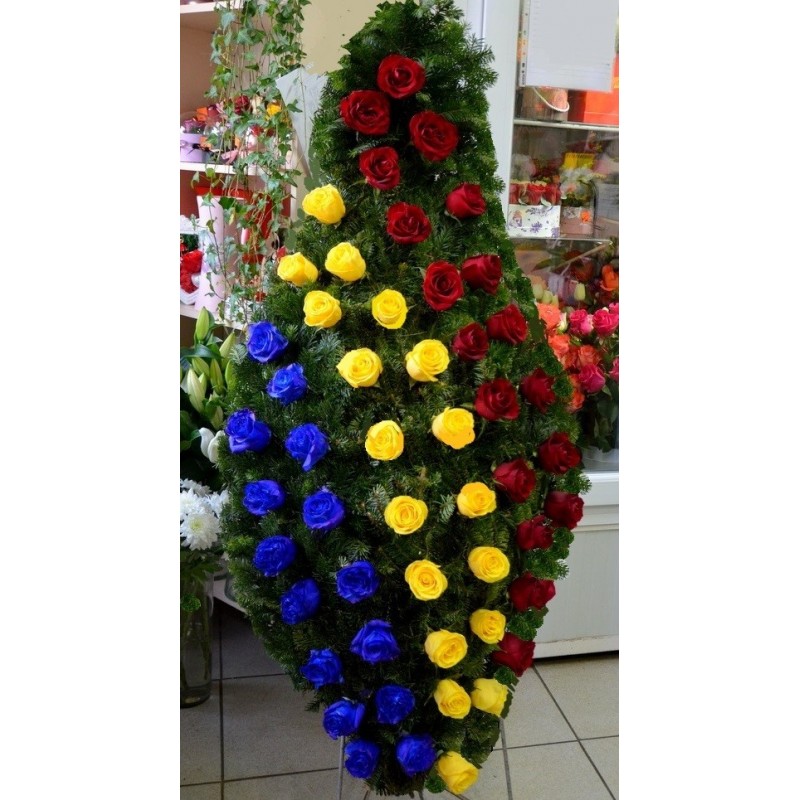 Coroana tricolora cu trandafiri