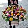Cos impresionant cu flori multicolore
