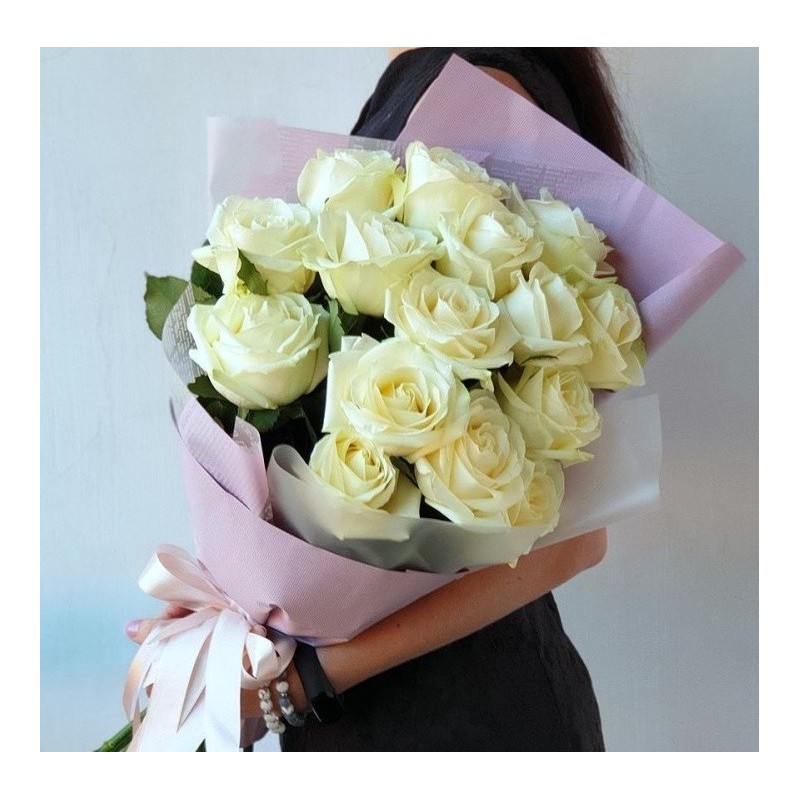 Buchet cu 15 trandafiri albi