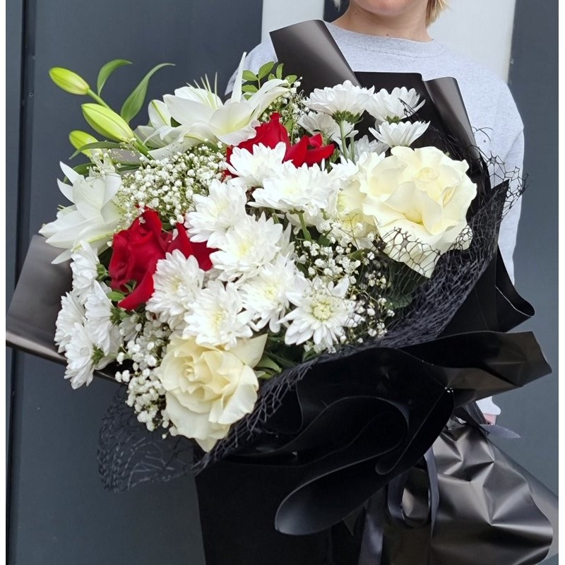 Buchet funerar alb-rosu