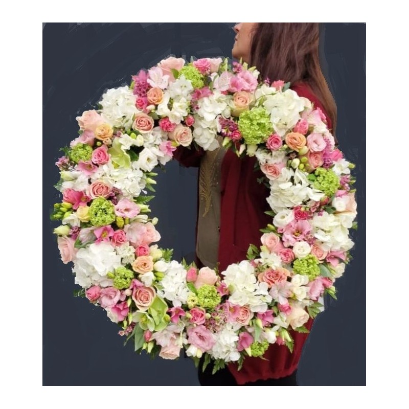 Coroana alb-roz cu hortensii