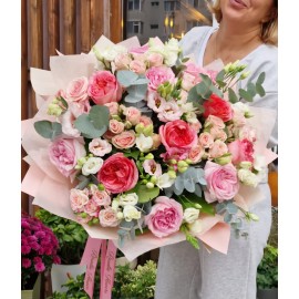 Buchet spactaculos cu trandafiri garden