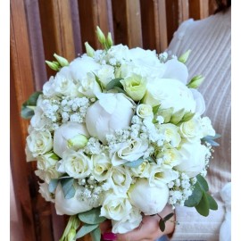 Buchet Renata cu bujori albi