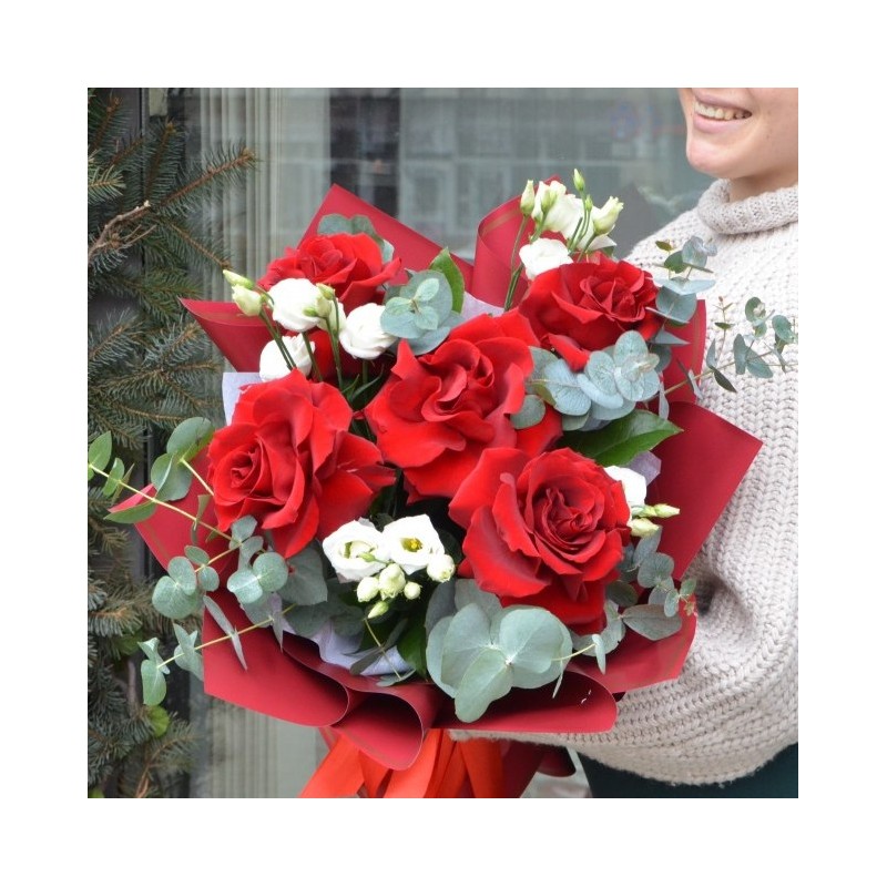 Buchet 5 trandafiri si eustoma