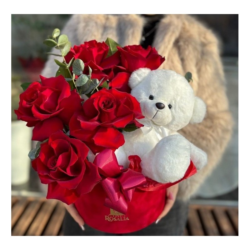 Cutie romantică cu trandafiri roșii și ursuleț