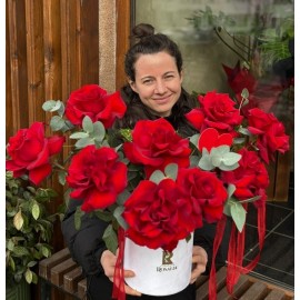 Mesaj de dragoste în trandafiri roșii