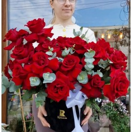 Cute rotunda cu 17 trandafiri