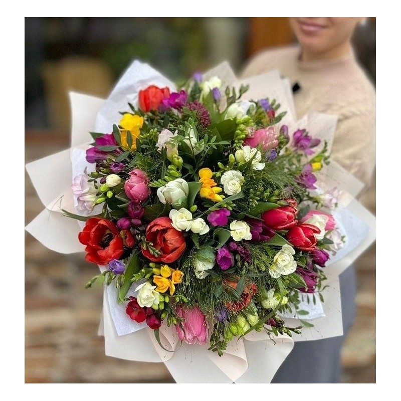 Buchet 55 frezii si lalele