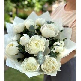 Buchet 9 bujori albi