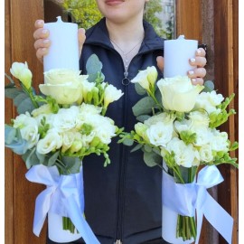 Lumanari albe cu buchet atasat