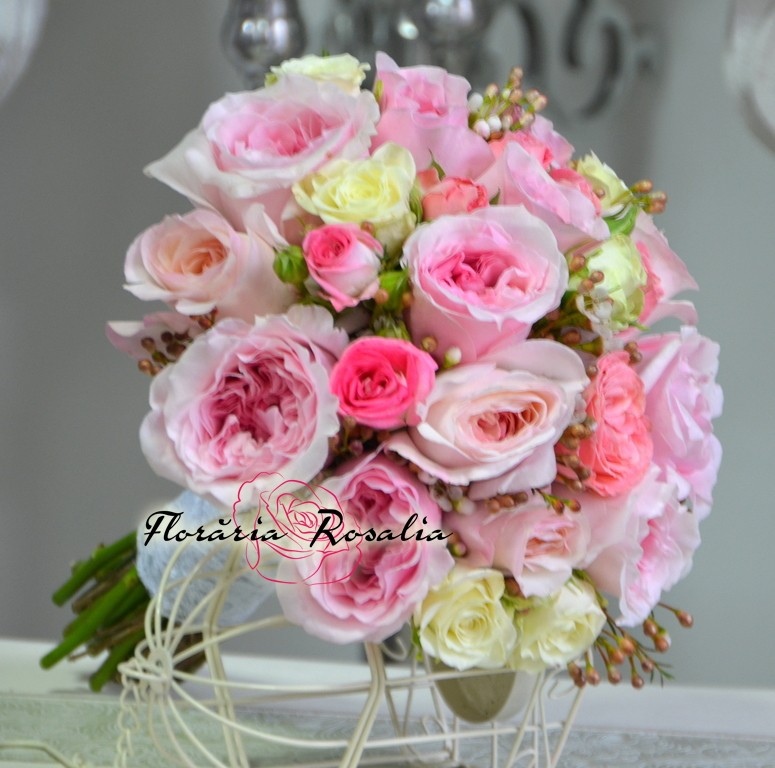Buchet cu trandafiri Davis Austin si miniroze