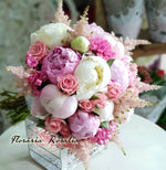 Buchet bujori, astilbe, bouvardia, miniroze