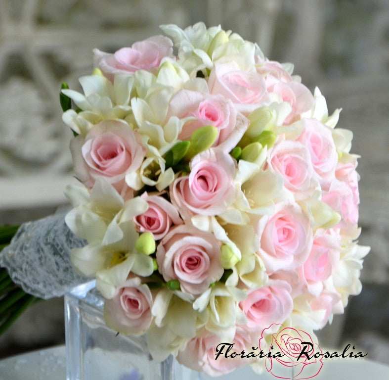Buchet mireasa cu Sweet Akito