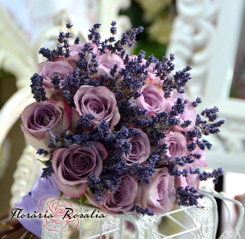 Buchet trandafiri si lavanda