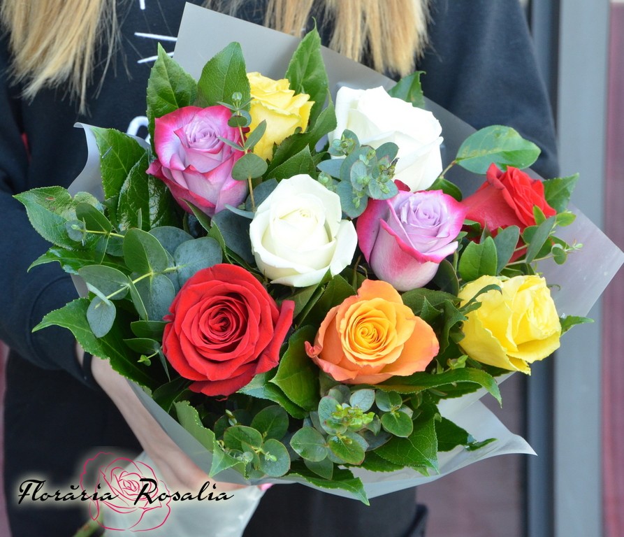 Buchet 9 trandafiri multicolori