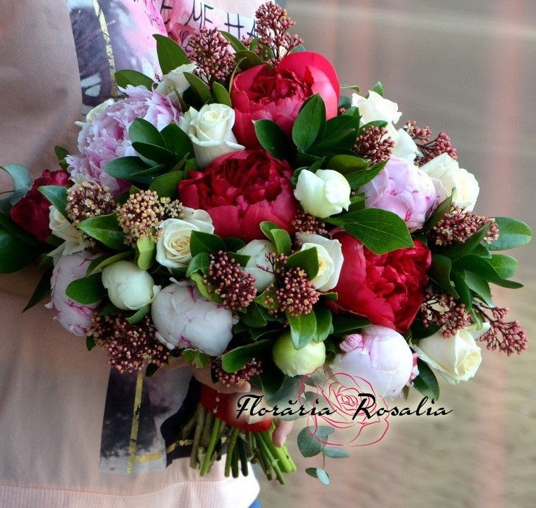 Buchet mireasa cu bujori roz-rosii