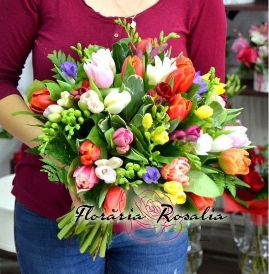 Buchet 31 lalele si frezii colorate