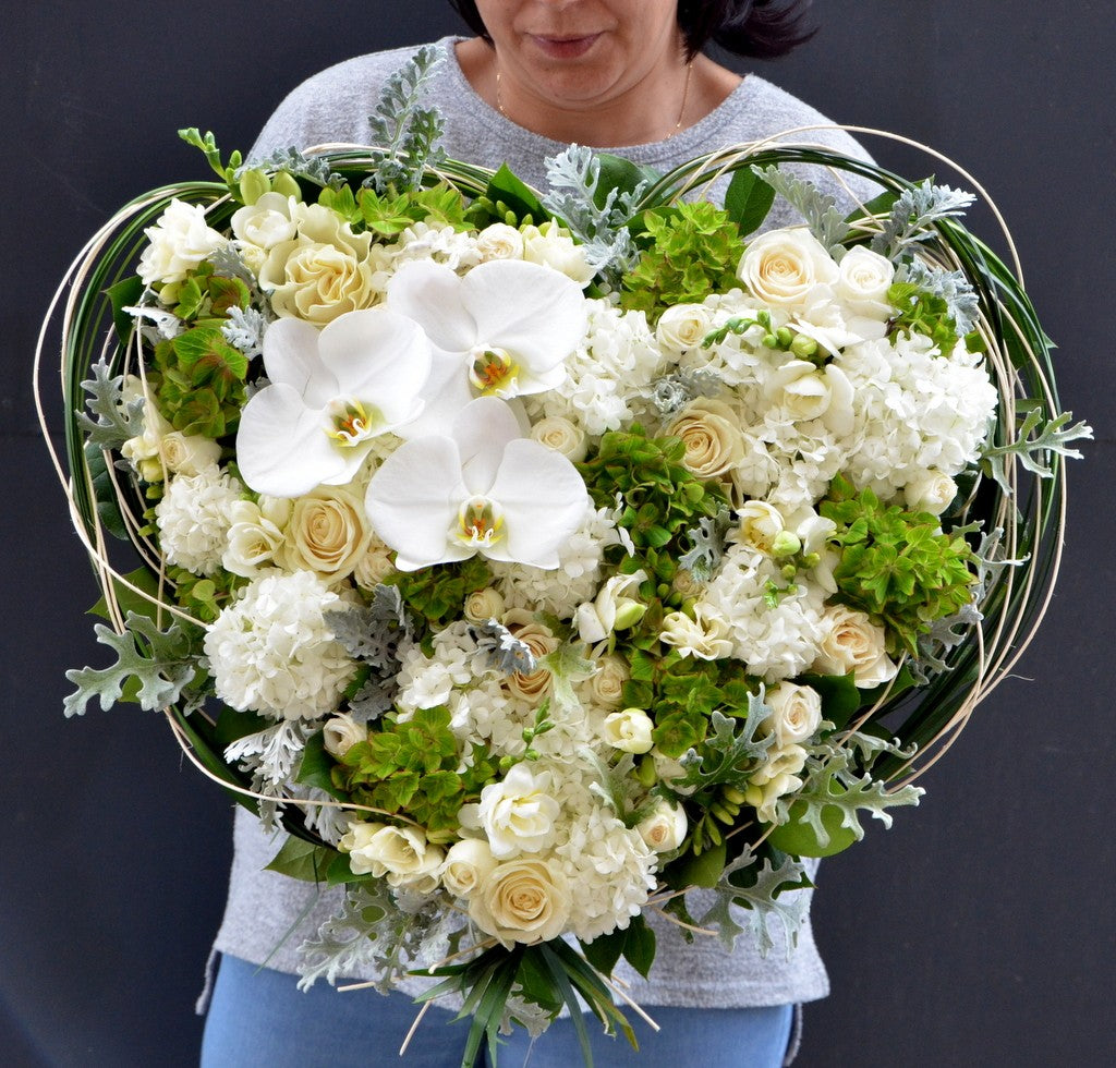 Aranjament inima cu phalaenopsis