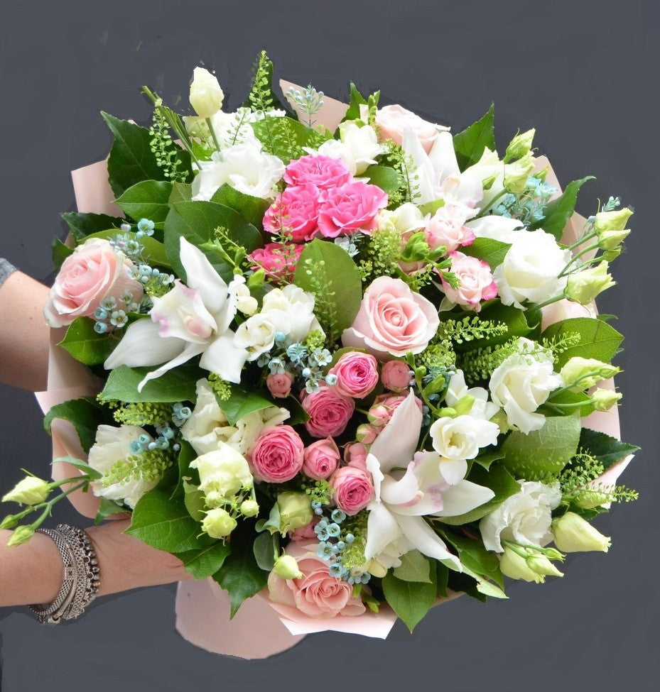 Buchet alb-roz cu orhidee