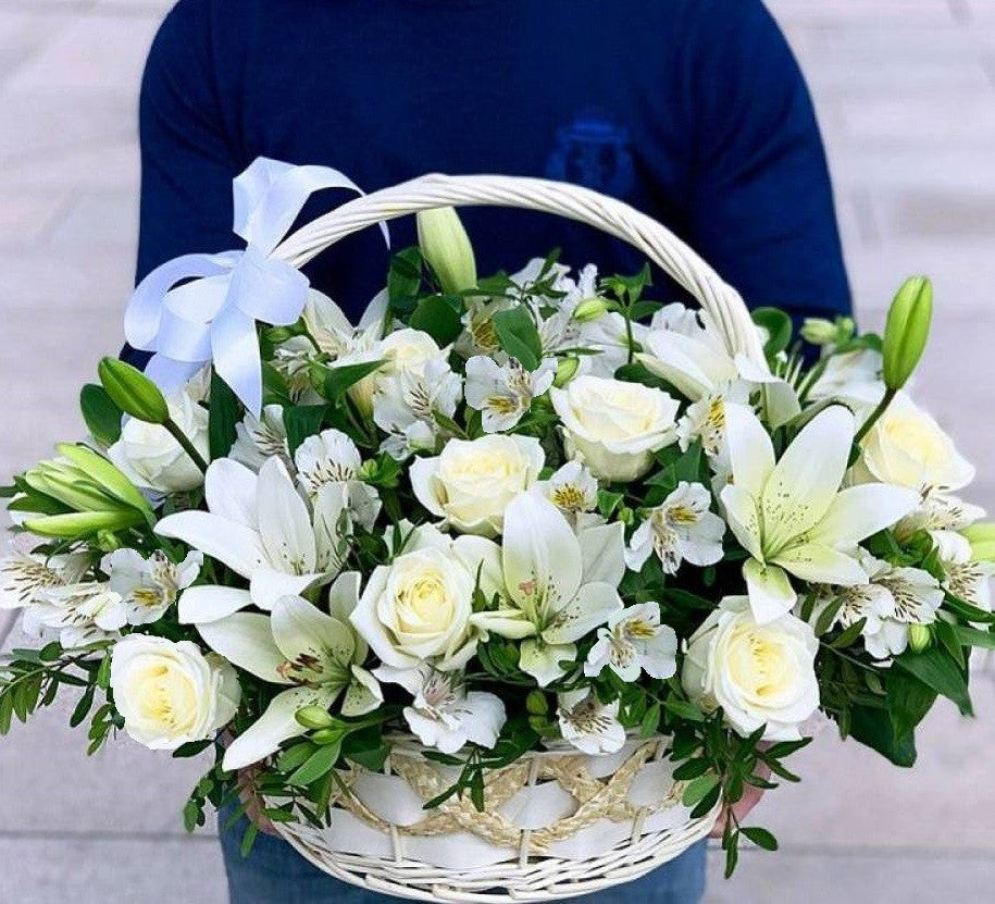 Cos crini, trandafiri si eustoma
