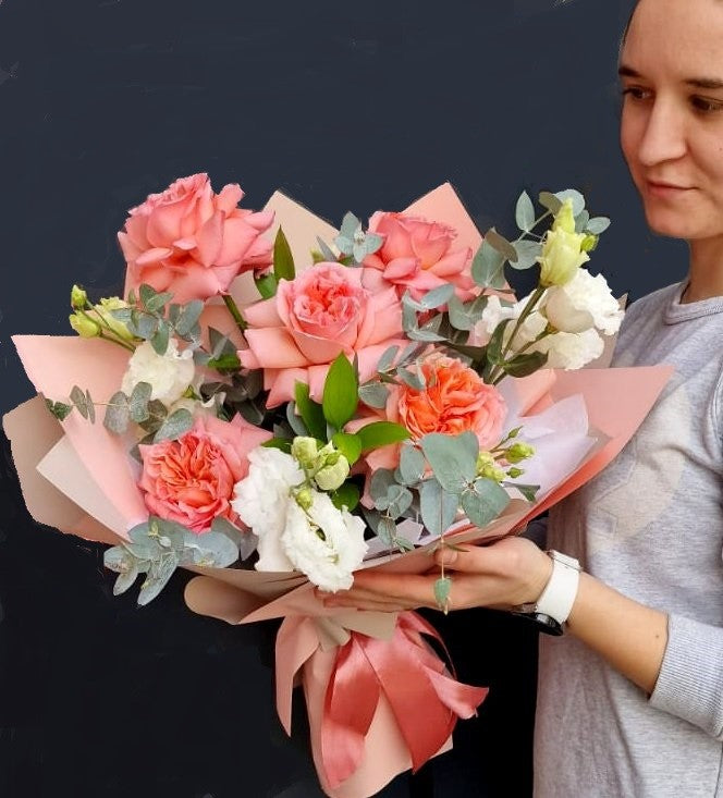 Buchet Mihaela cu trandafiri garden - Floraria Rosalia Iasi