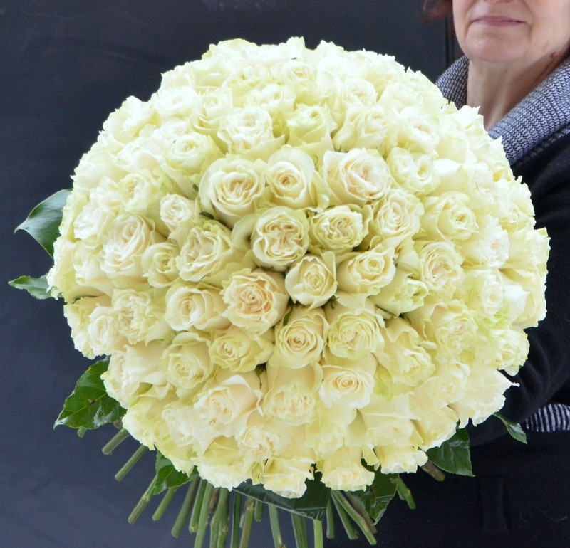 Buchet 101 trandafiri albi
