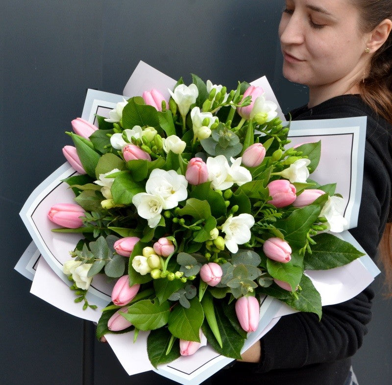 Buchet 29 lalele si frezii