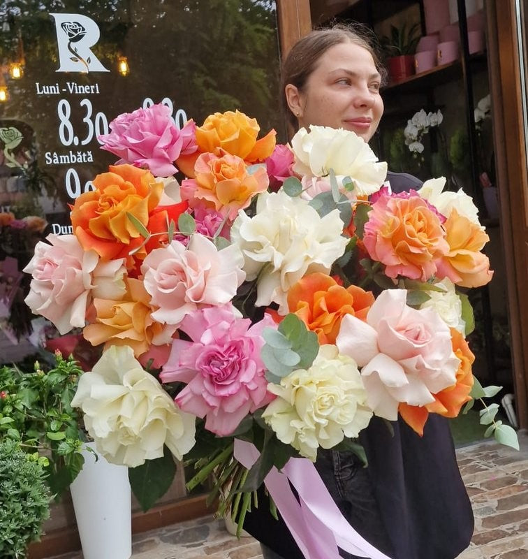 Buchet 21 trandafiri multicolori