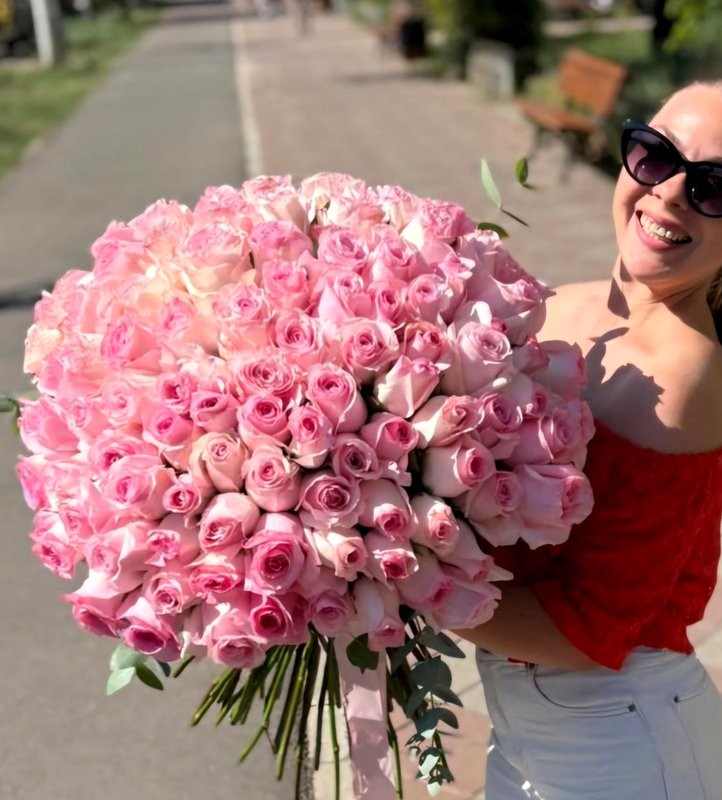 Buchet Grandios cu Trandafiri Roz Pal