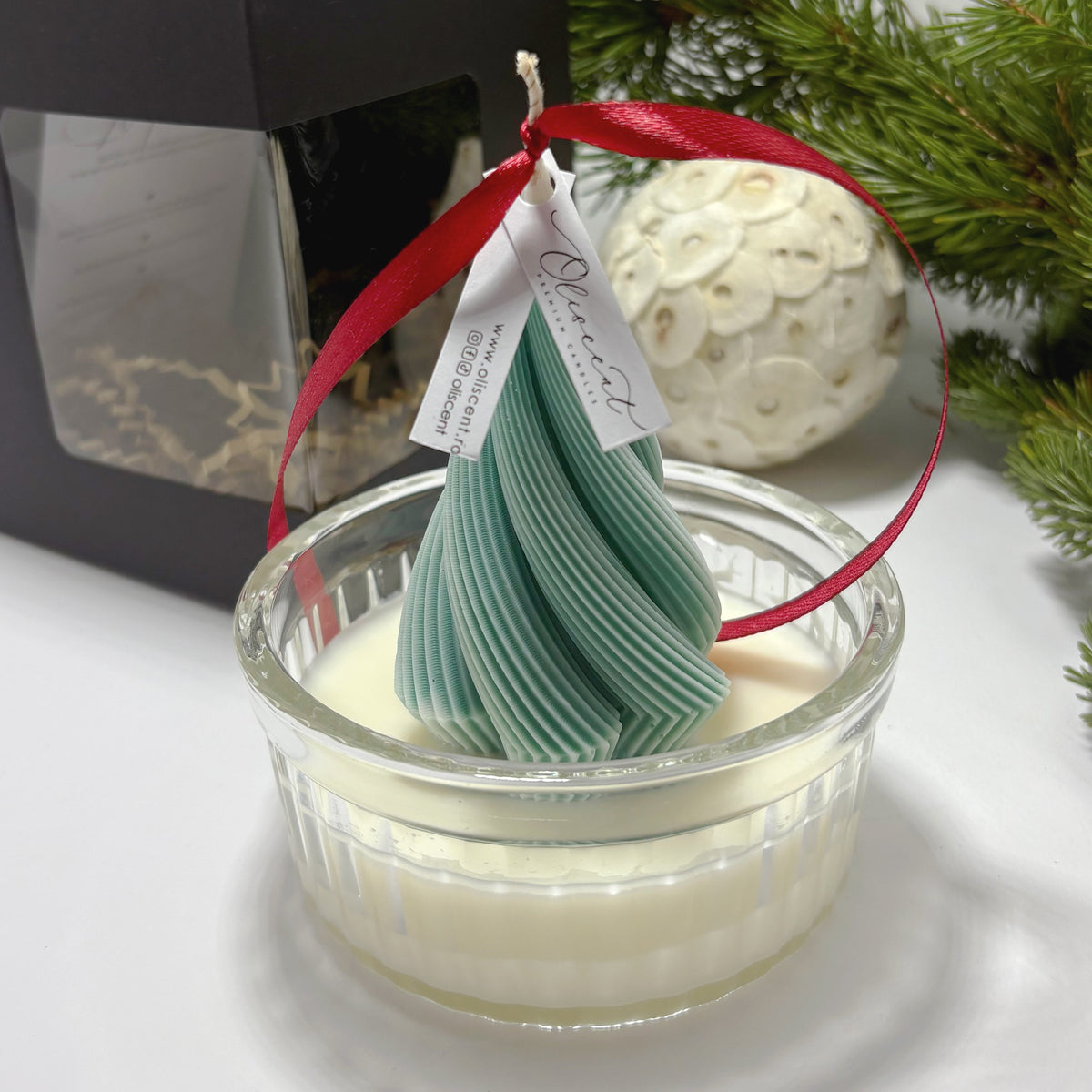 Lumânare Brăduț Spiralat Verde în Suport de Sticlă