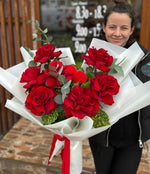 Buchet romantic cu 7 trandafiri roșii