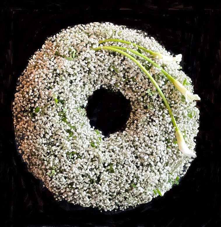 Coroana cu gypsophila si cale