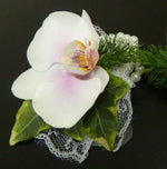 Corsaj pe margele cu orhidee phalaenopsis