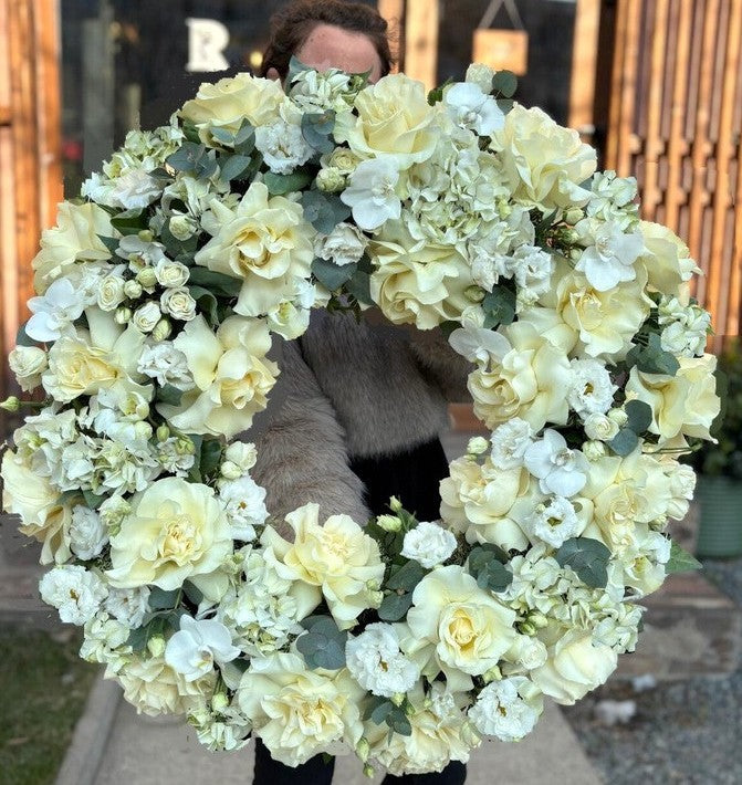 Coroană funerară elegantă albă