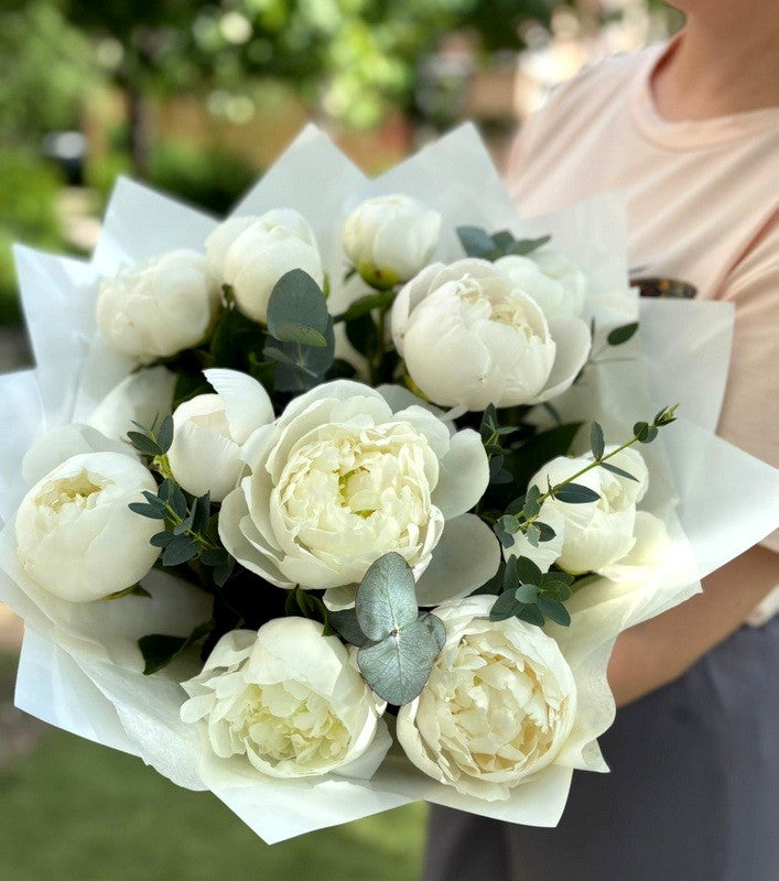 Buchet 9 bujori albi
