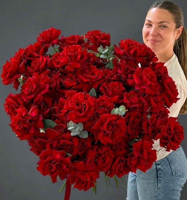 Buchet 55 trandafiri rosii