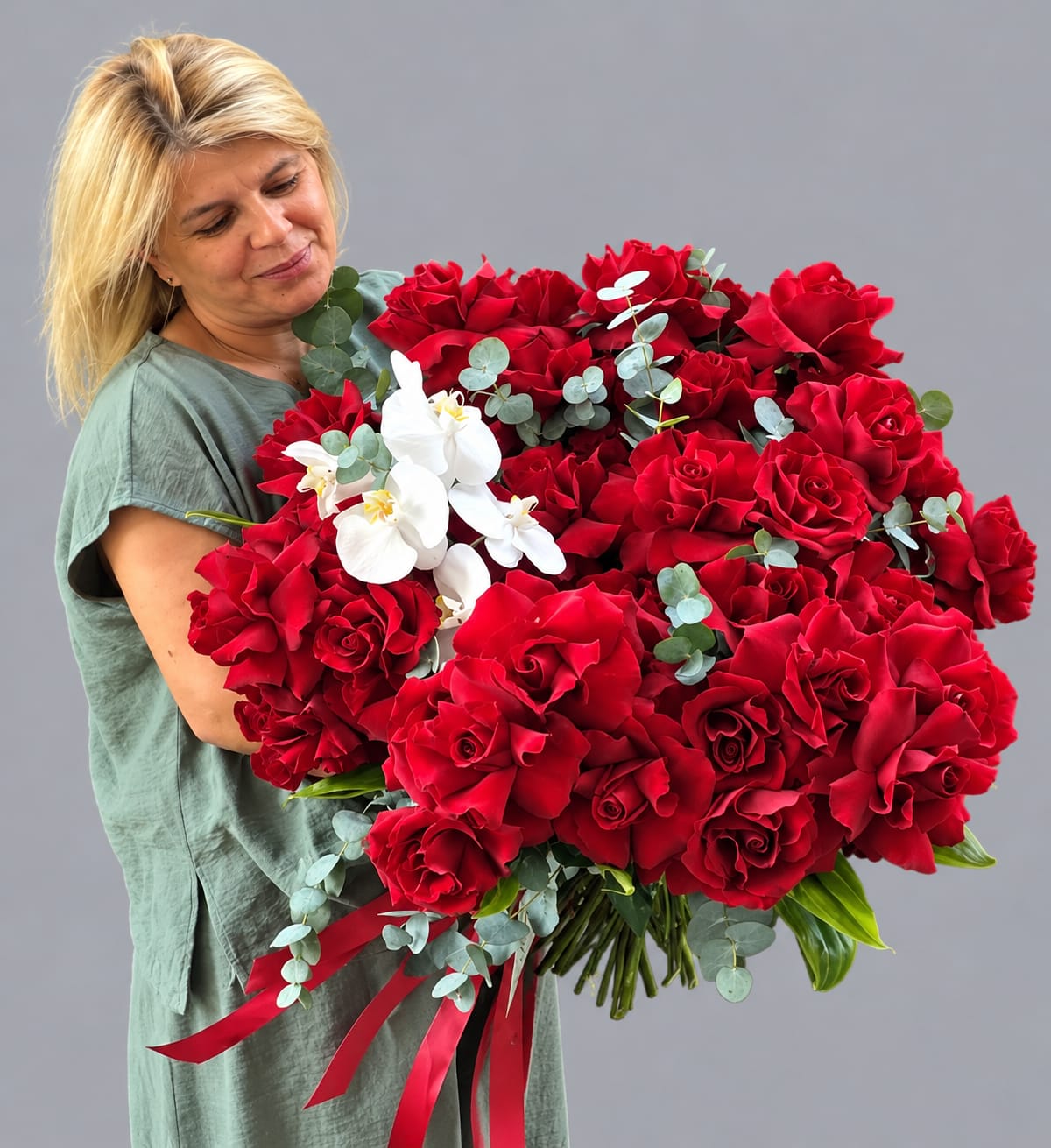 Buchet Premium cu Trandafiri Roșii și Orhidee „Royal Red”