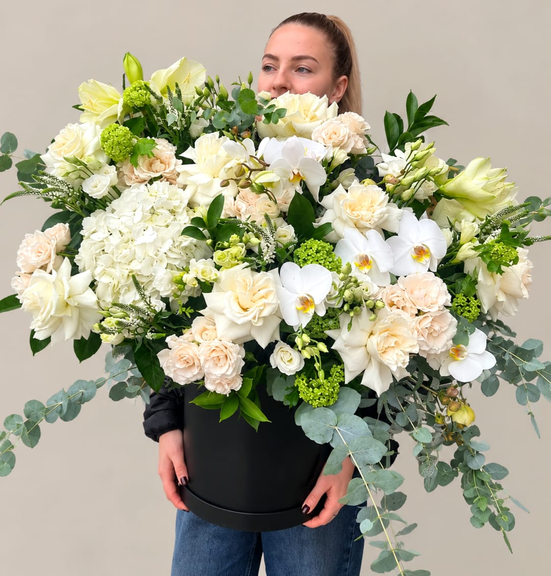 Aranjament floral premium „Eleganță diafană”